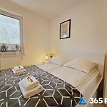 365pam - Feniks Podczele Basen, Silownia, Bawialnia דירה