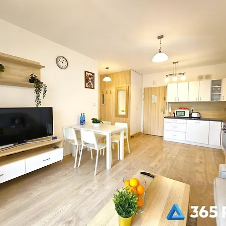 365pam - Feniks Podczele Basen, Silownia, Bawialnia * קולובז'ג