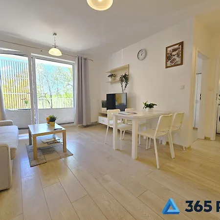 365pam - Feniks Podczele Basen, Silownia, Bawialnia * קולובז'ג