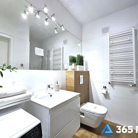 365pam - Feniks Podczele Basen, Silownia, Bawialnia דירה