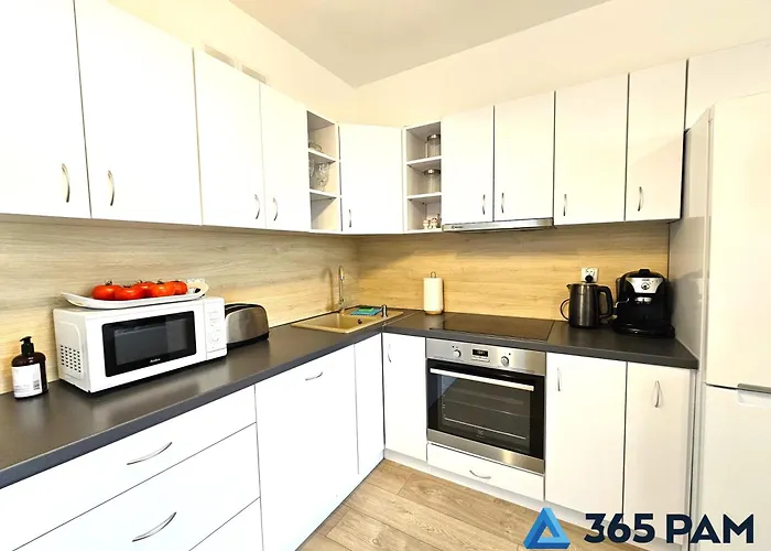 365pam - Feniks Podczele Basen, Silownia, Bawialnia 코워브제크